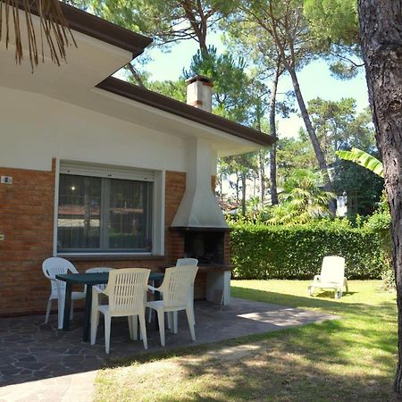 Villa A Lignano Con 2 Camere E Giardino Lignano Sabbiadoro Exterior photo