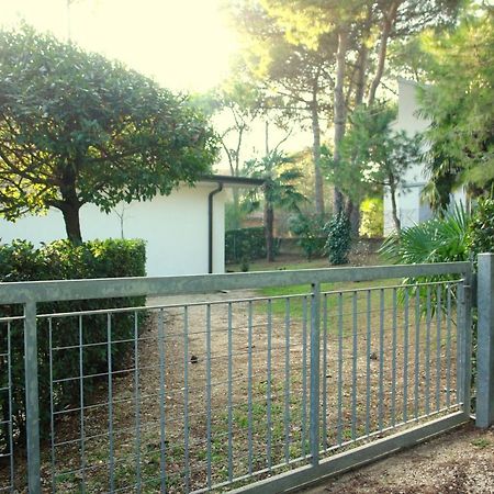 Villa A Lignano Con 2 Camere E Giardino Lignano Sabbiadoro Exterior photo